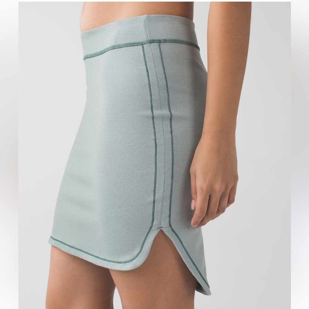 Lululemon City Skirt strechy Heathered Earl Grey green size 6 luon